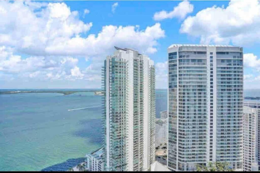 Private Unit With Amenities And Parking *