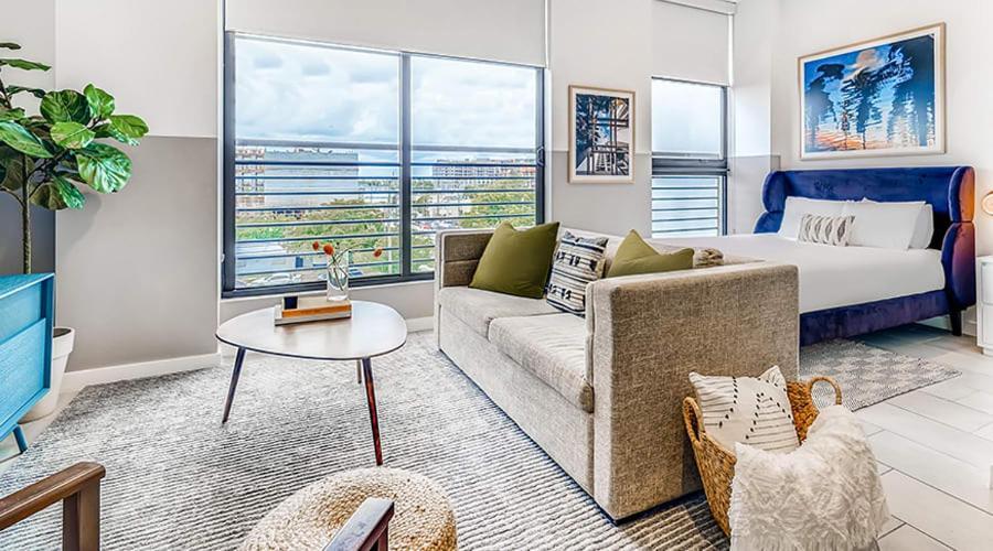 Sentral Studio Apt With Den In Wynwood