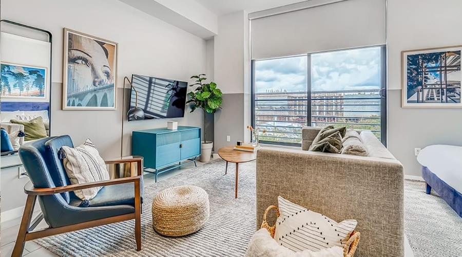 Sentral Studio Apt With Den In Wynwood Apartment