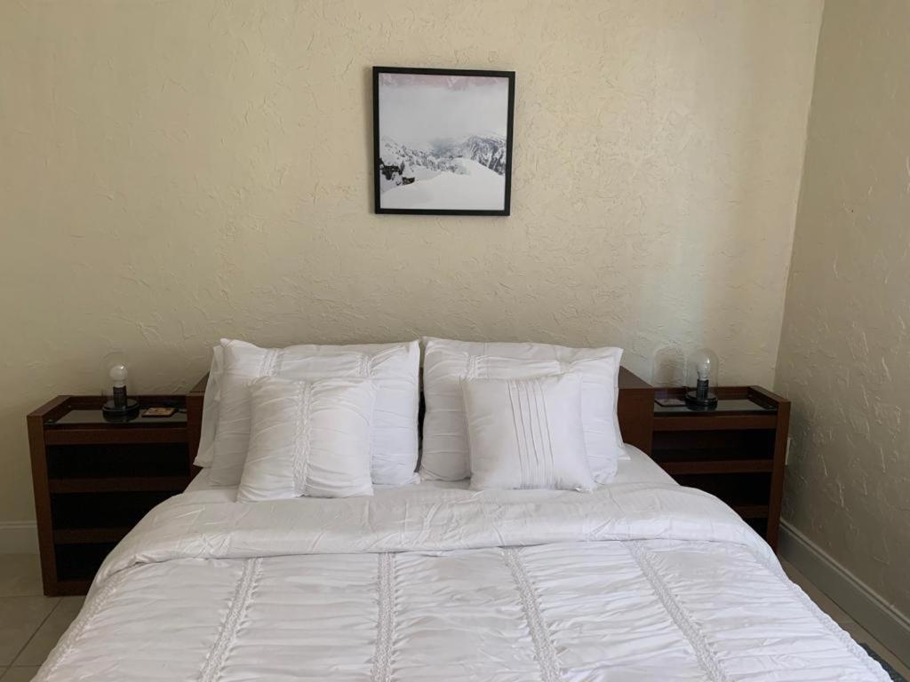 Homestay Cozy Private Room, Near The Airport - Free Parking - 01 Miami