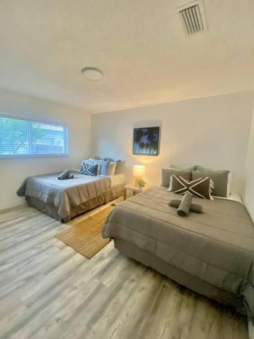 Beautiful & Relax Family House 2/1- Free Parking Miami