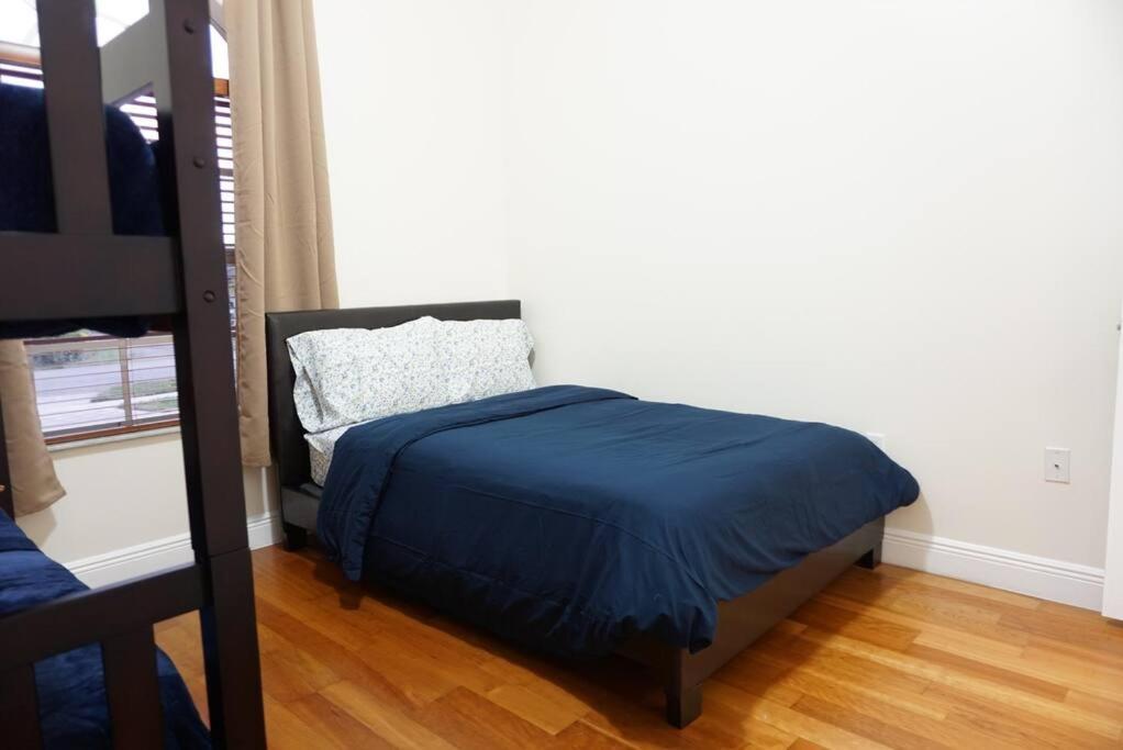 New Luxury Vacation Dream Rental- Sleeps 15! Holiday home Miami