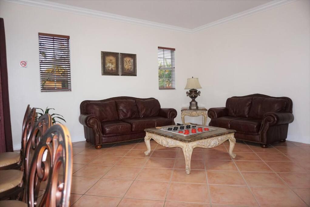 New Luxury Vacation Dream Rental- Sleeps 15! Vakantiehuis *