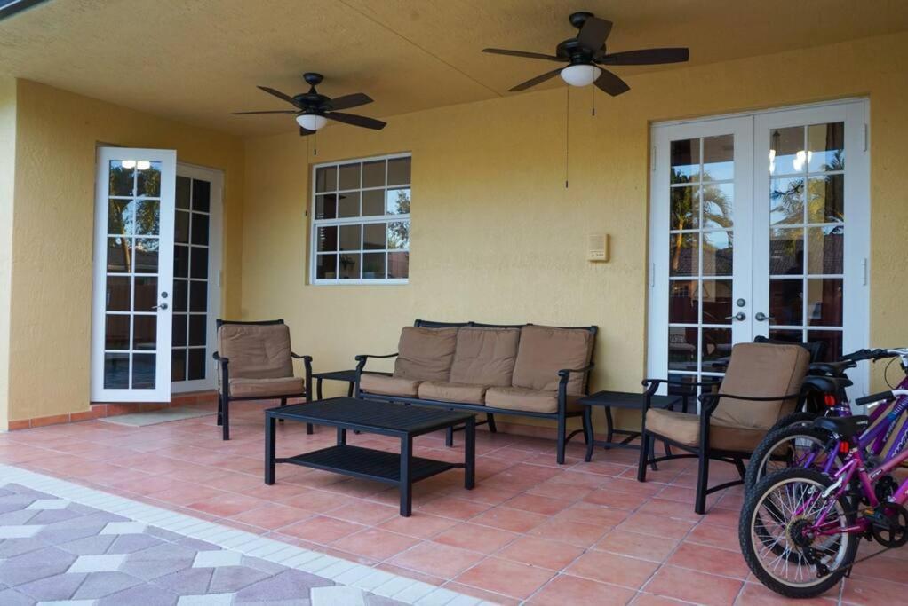 New Luxury Vacation Dream Rental- Sleeps 15! Holiday home Miami
