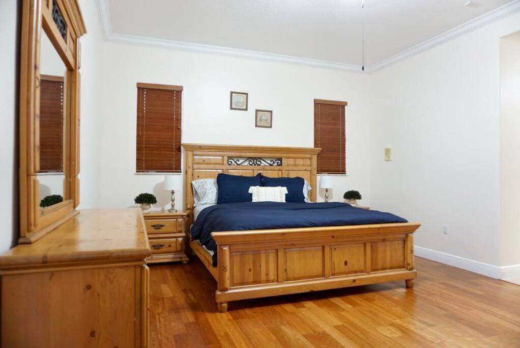 New Luxury Vacation Dream Rental- Sleeps 15! *