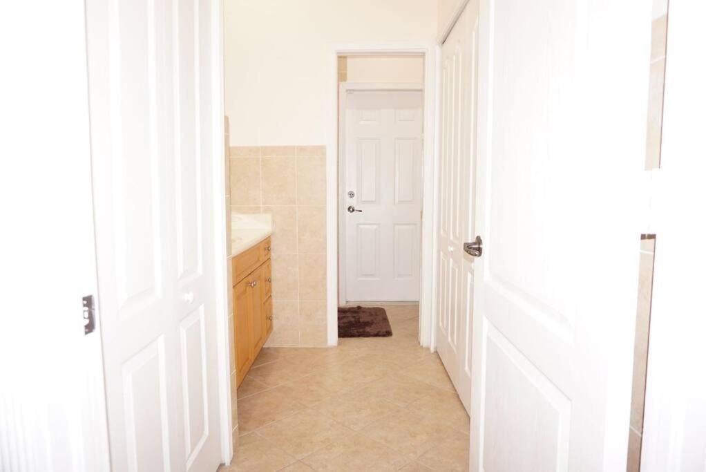 New Luxury Vacation Dream Rental- Sleeps 15! * Miami