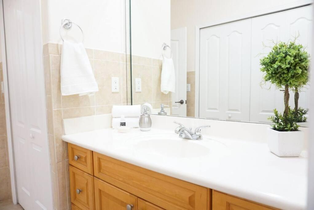 New Luxury Vacation Dream Rental- Sleeps 15! Vakantiehuis Miami