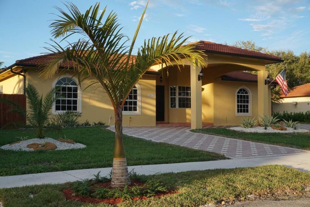 New Luxury Vacation Dream Rental- Sleeps 15! Vakantiehuis Miami