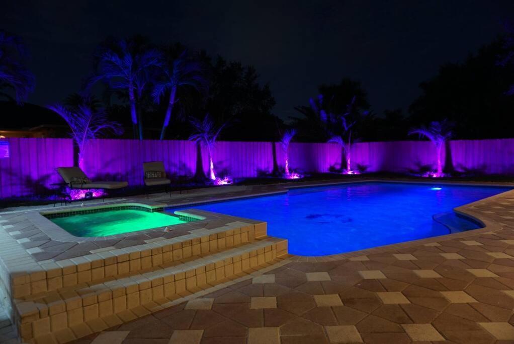 New Luxury Vacation Dream Rental- Sleeps 15! Holiday home Miami