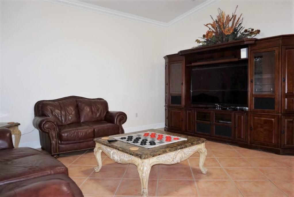 New Luxury Vacation Dream Rental- Sleeps 15! Holiday home Miami