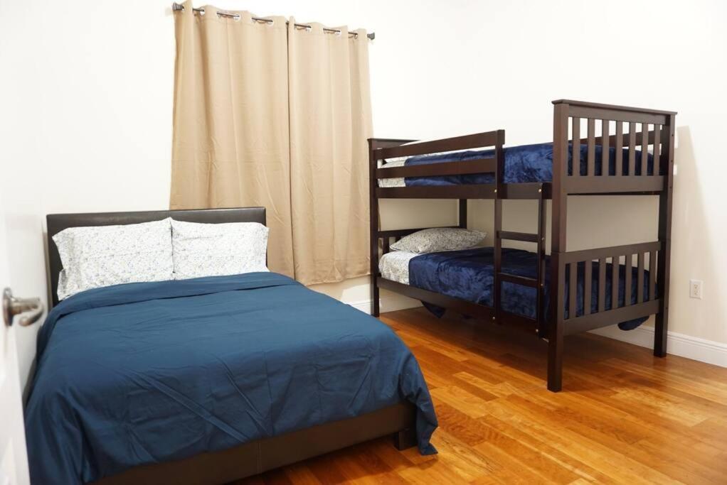 New Luxury Vacation Dream Rental- Sleeps 15! Vakantiehuis Miami