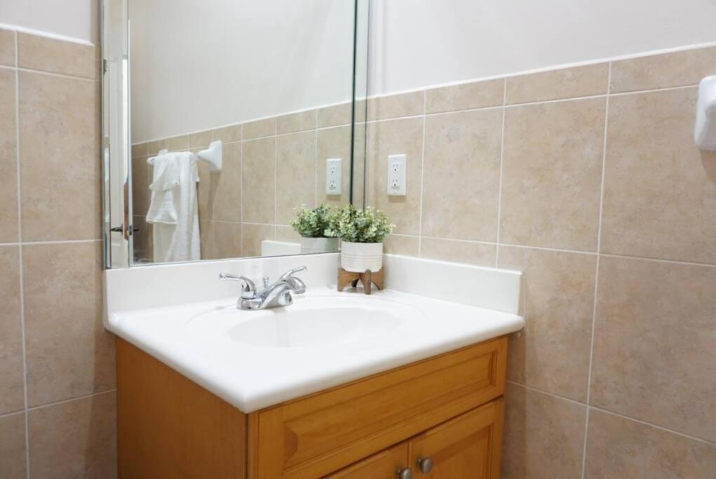 New Luxury Vacation Dream Rental- Sleeps 15! Vakantiehuis Miami