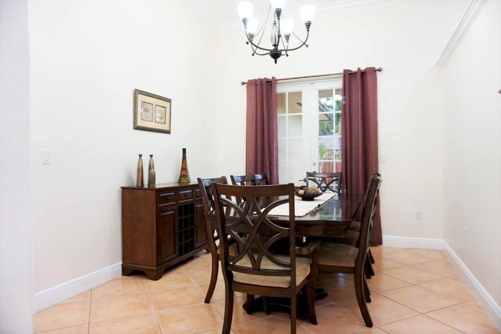 New Luxury Vacation Dream Rental- Sleeps 15! * Miami