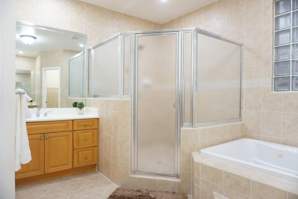 New Luxury Vacation Dream Rental- Sleeps 15! *