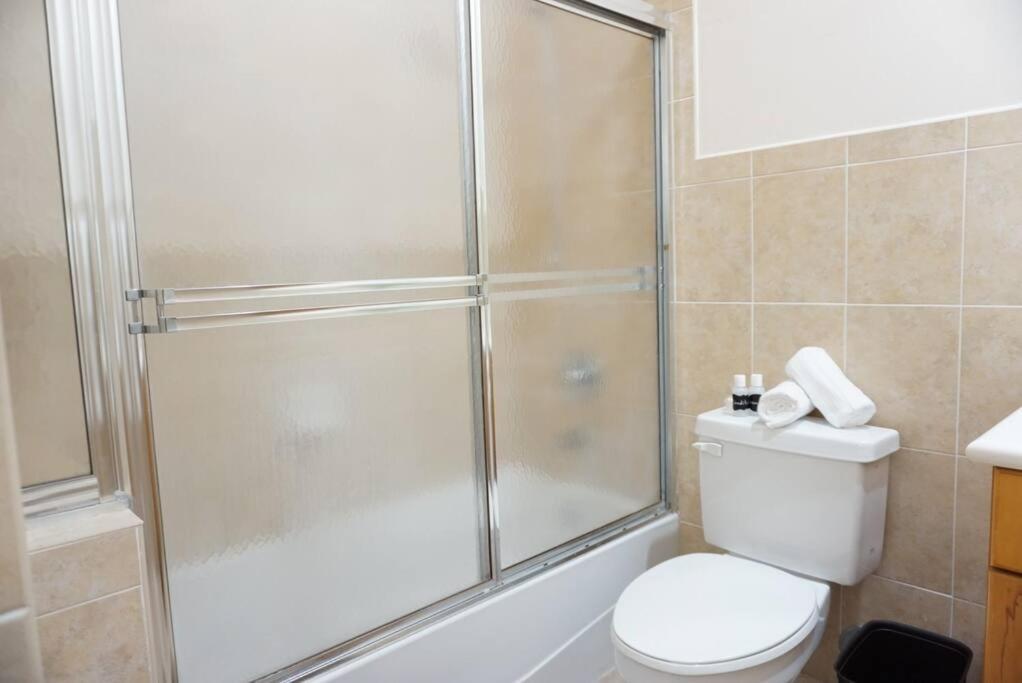 New Luxury Vacation Dream Rental- Sleeps 15! Holiday home Miami