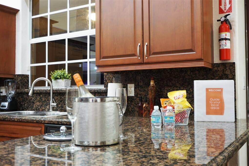 New Luxury Vacation Dream Rental- Sleeps 15! * Miami