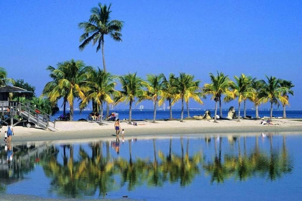 New Luxury Vacation Dream Rental- Sleeps 15! * Miami