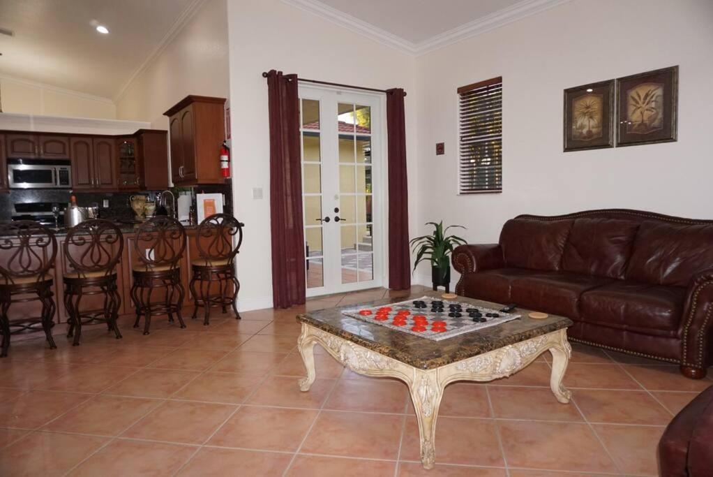Vakantiehuis New Luxury Vacation Dream Rental- Sleeps 15! *