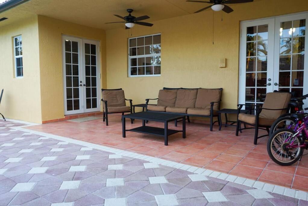 New Luxury Vacation Dream Rental- Sleeps 15! Vakantiehuis Miami