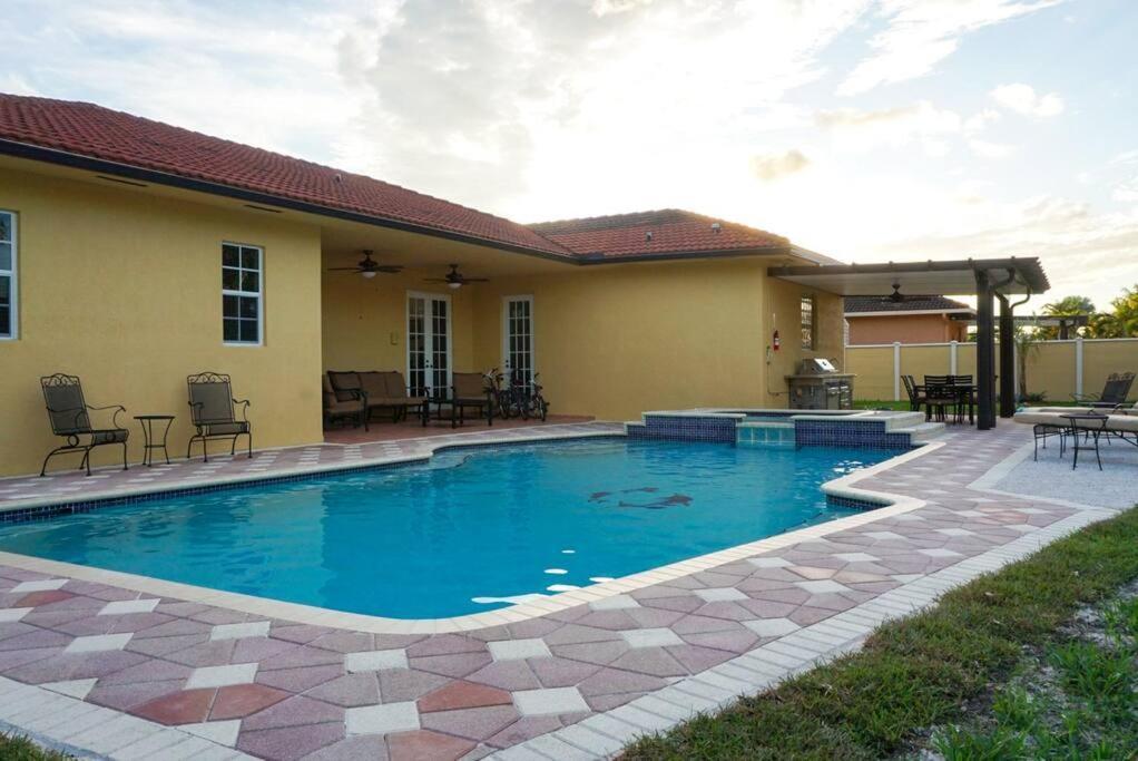 New Luxury Vacation Dream Rental- Sleeps 15! Vakantiehuis *