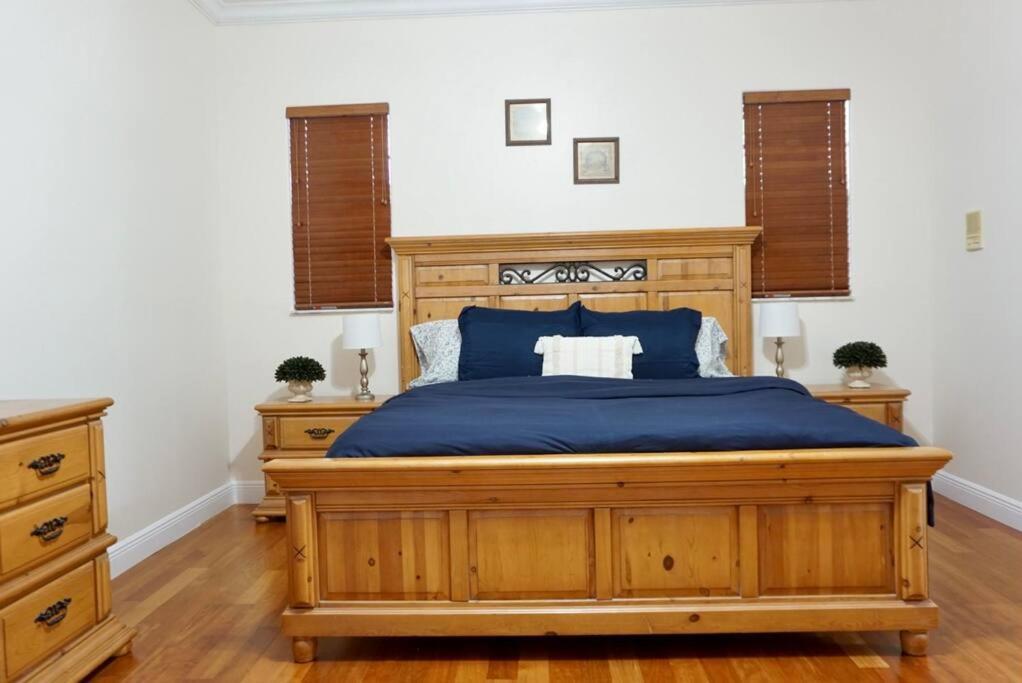 New Luxury Vacation Dream Rental- Sleeps 15! Holiday home Miami