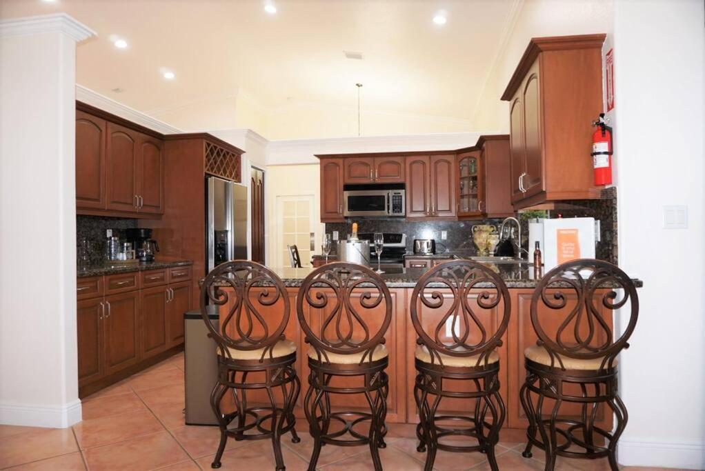 New Luxury Vacation Dream Rental- Sleeps 15! Vakantiehuis
