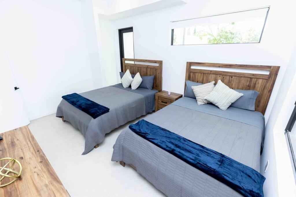 Huge 4 Bedroom Townhouse W/ Private Rooftop & Bbq Miami