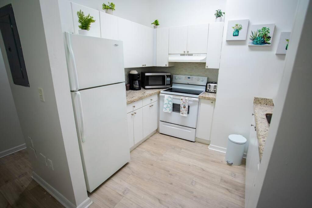 2/2.5 Apartment,7 Mins Airport, 20 Min Beach Miami