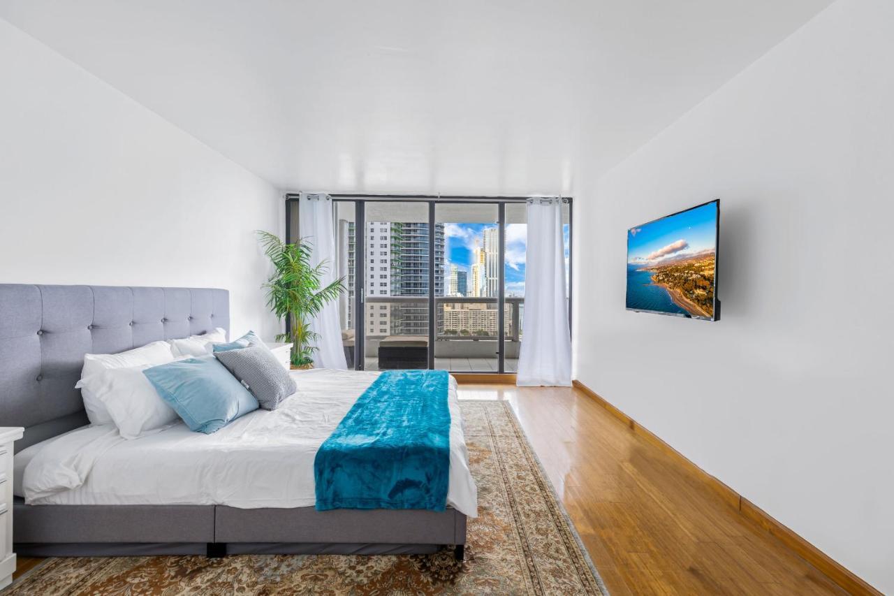 Stunning Balcony Views 3 Bedroom * Miami