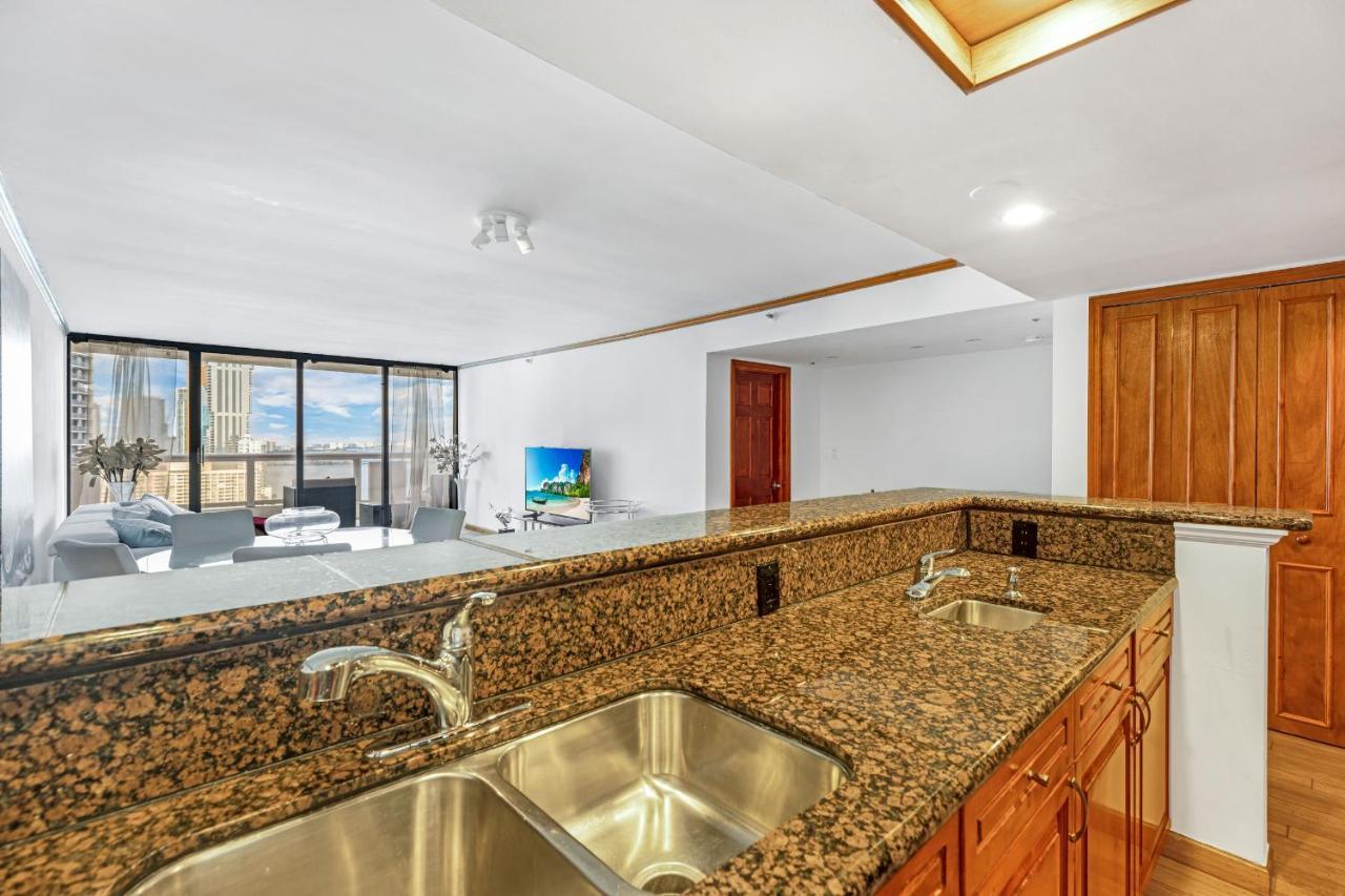 Stunning Balcony Views 3 Bedroom * Miami