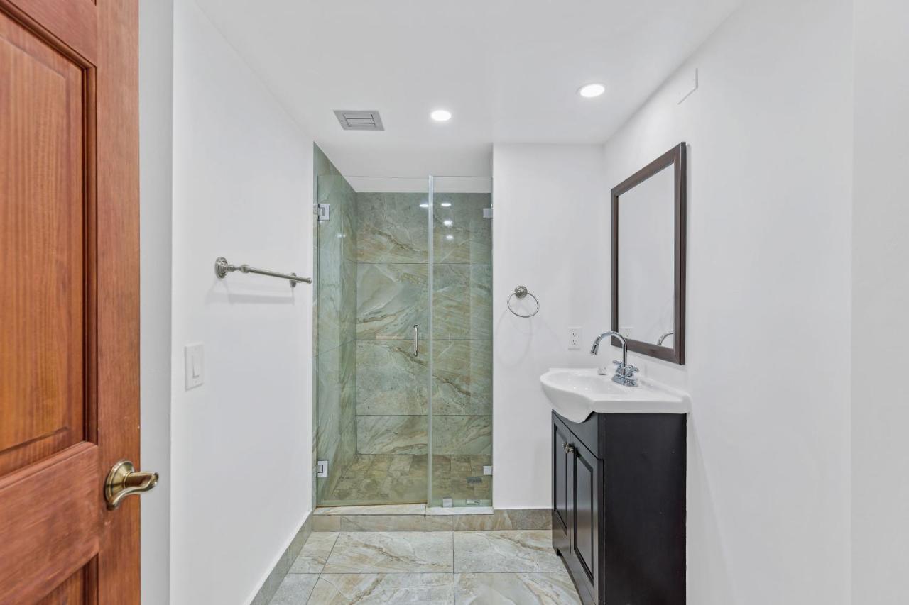Stunning Balcony Views 3 Bedroom *