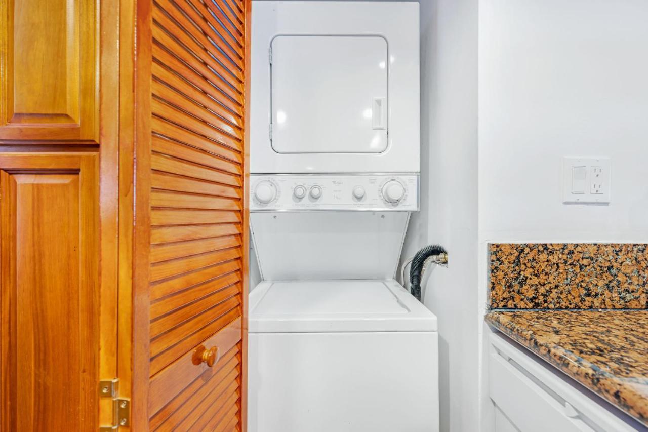 Stunning Balcony Views 3 Bedroom * Miami