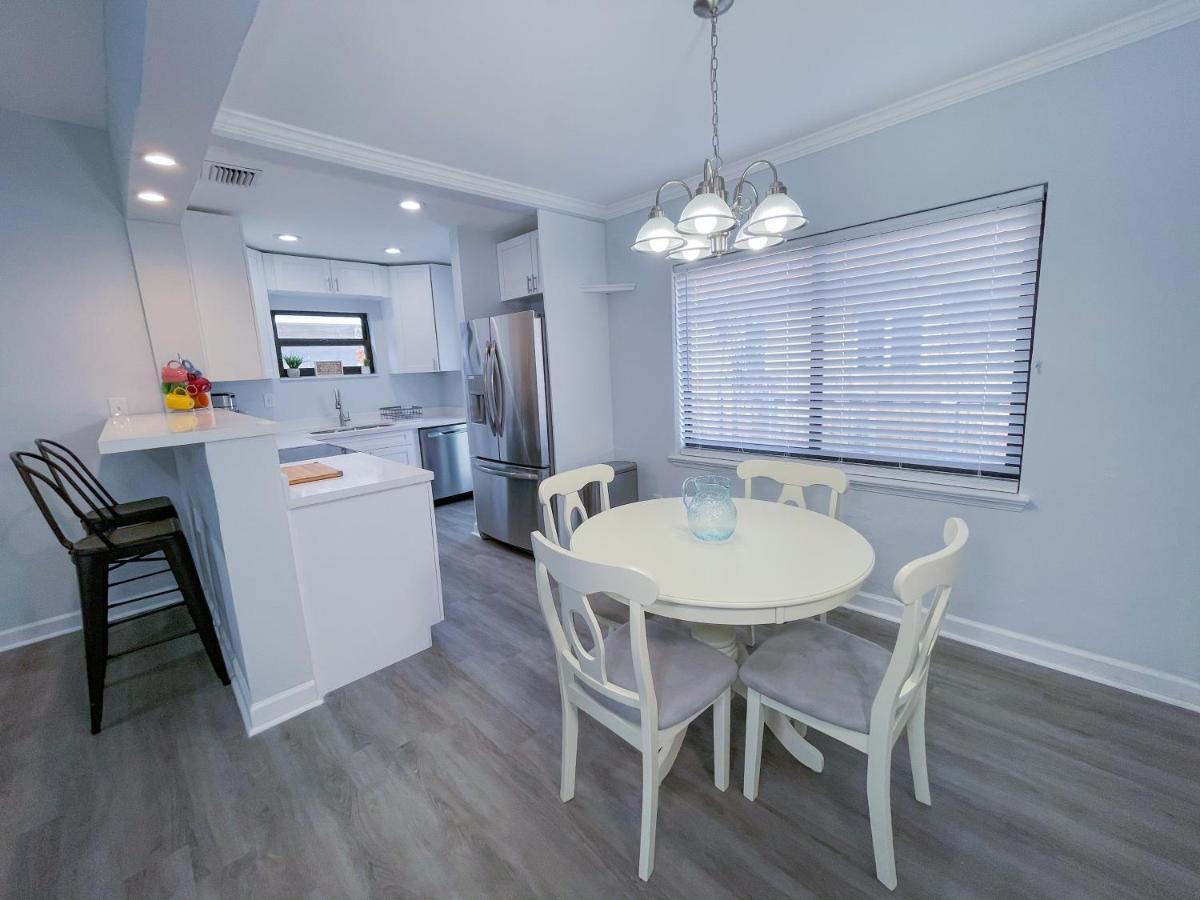 Apartment Great In South Florida! -d-centrally Located *