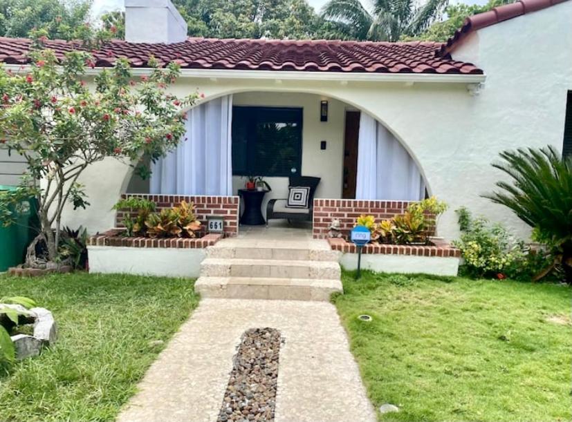 Seaside Haven: Gated 2-bedroom With Den And Parking Miami