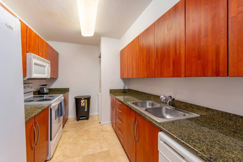 4br With Bay View At Brickell, Free Parking Apartment