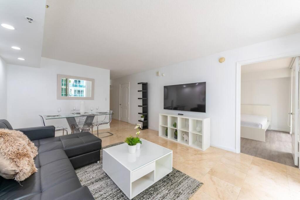 Apartment 4br With Bay View At Brickell, Free Parking *