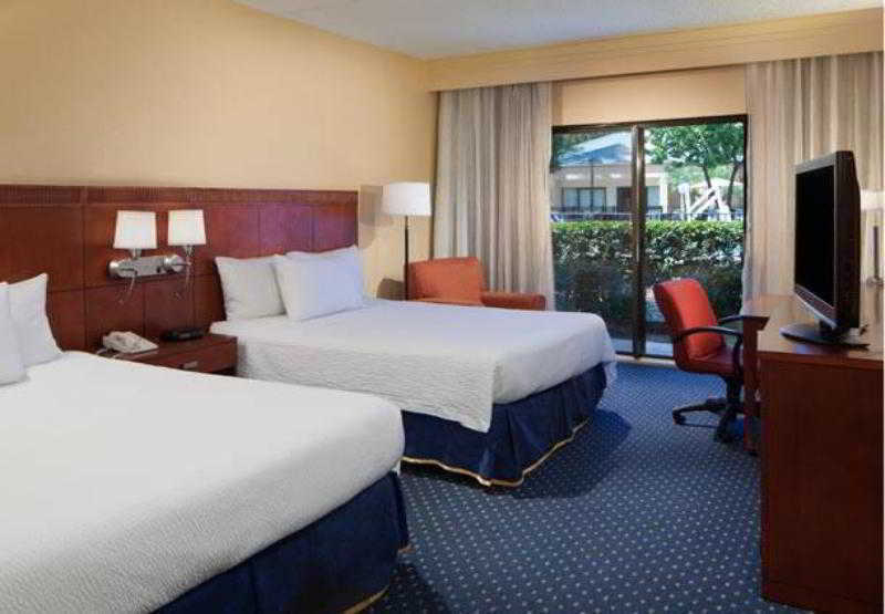 Courtyard Miami Airport West Doral