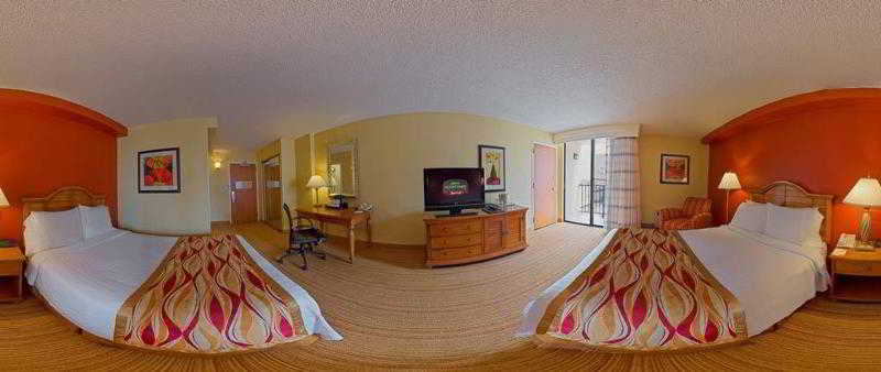 Courtyard Downtown Brickell Area 3*