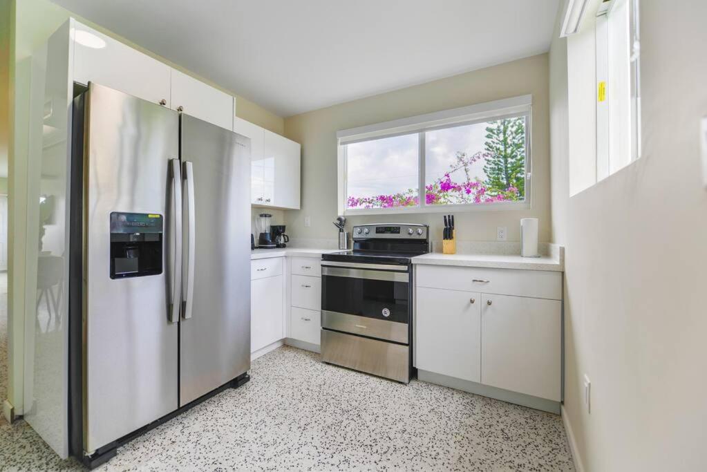 Comfy Monthly Near Miami