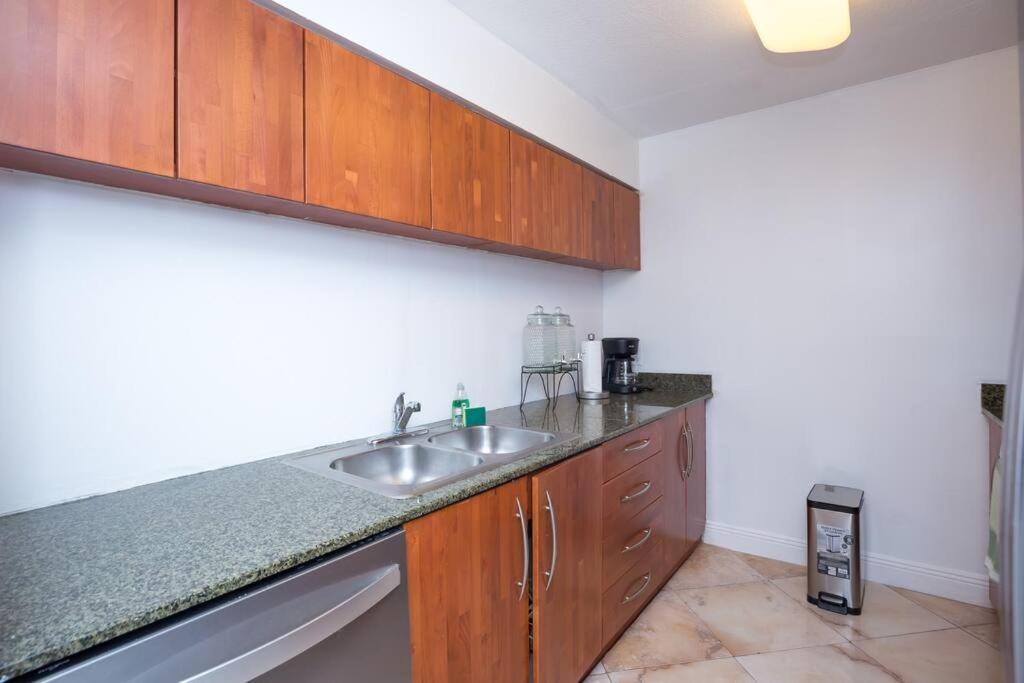 Amazing 2 Bedroom At Brickell, Free Parking *