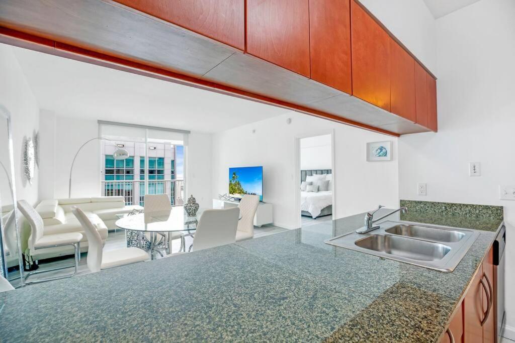 Amazing Penthouse In Beautiful Brickell 42 Floor!! Free Garage Parking Apartment *