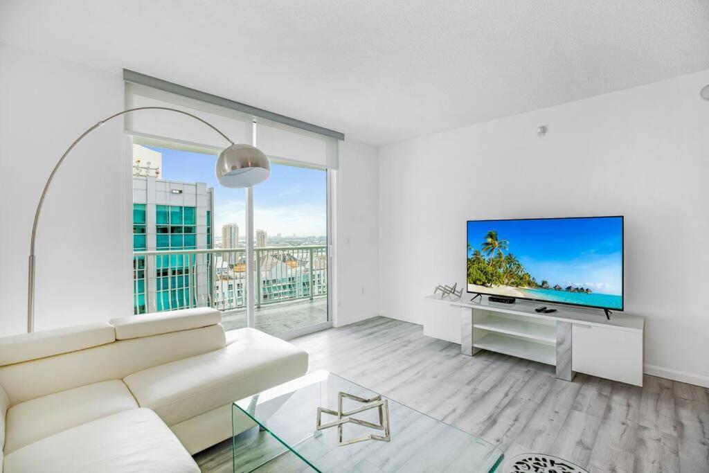 Amazing Penthouse In Beautiful Brickell 42 Floor!! Free Garage Parking Miami
