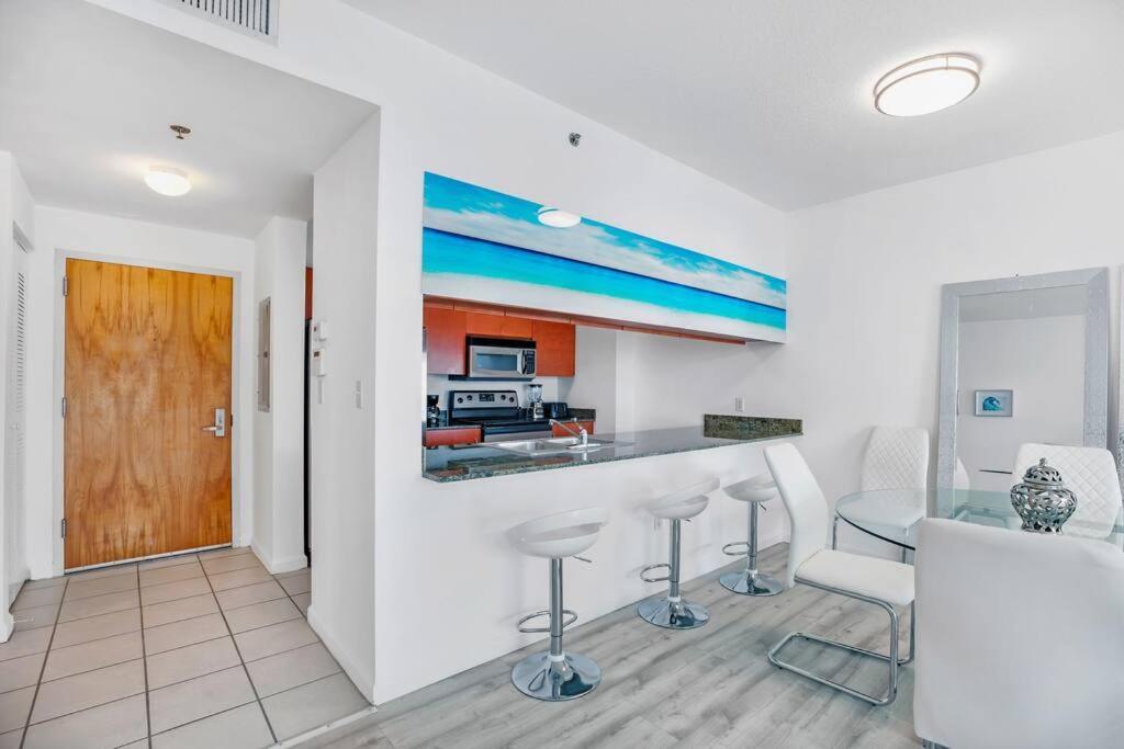 Amazing Penthouse In Beautiful Brickell 42 Floor!! Free Garage Parking Apartment *