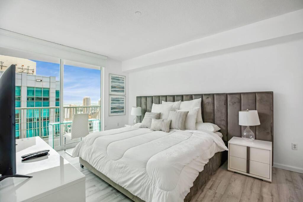 Amazing Penthouse In Beautiful Brickell 42 Floor!! Free Garage Parking