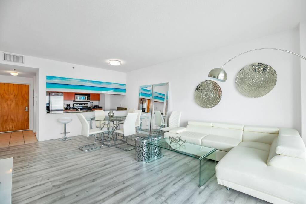 Amazing Penthouse In Beautiful Brickell 42 Floor!! Free Garage Parking Apartment Miami