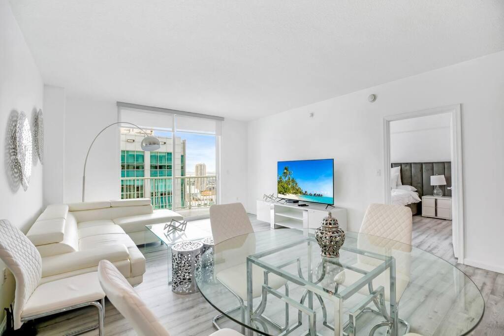 Amazing Penthouse In Beautiful Brickell 42 Floor!! Free Garage Parking