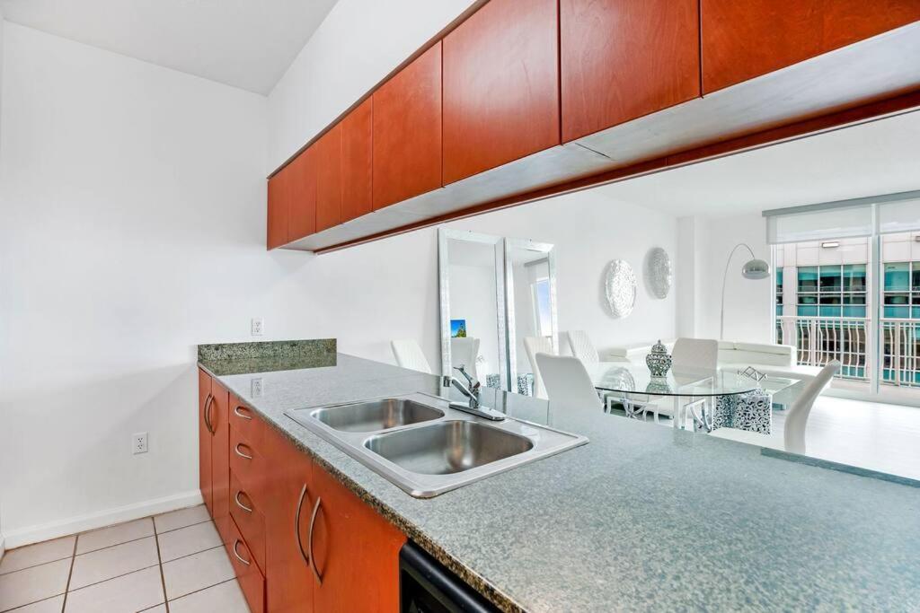 Amazing Penthouse In Beautiful Brickell 42 Floor!! Free Garage Parking Apartment Miami