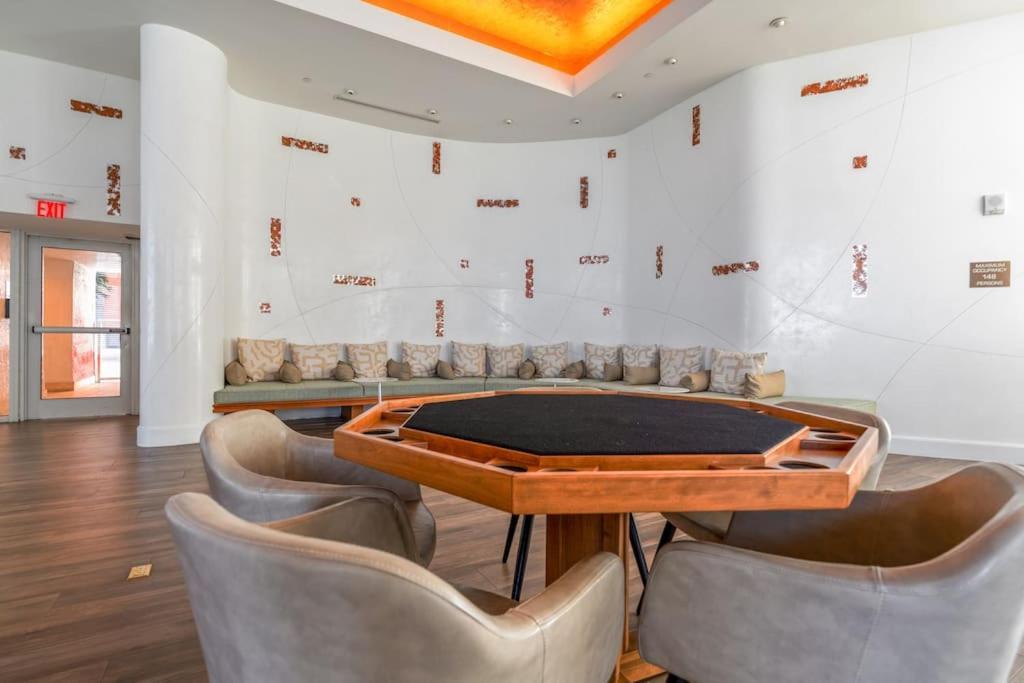 Biscayne Bay View Pool Hot Tub And Amenities * Miami