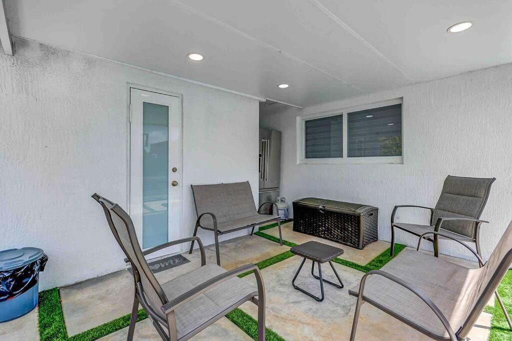 Cozy Paradise, With Heated Pool, Near Airport In L16 Vakantiehuis