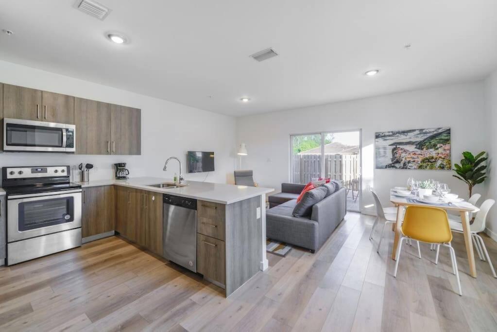 Amazing Town House 15 Min From The Beach Wfree Parking Vakantiehuis Miami